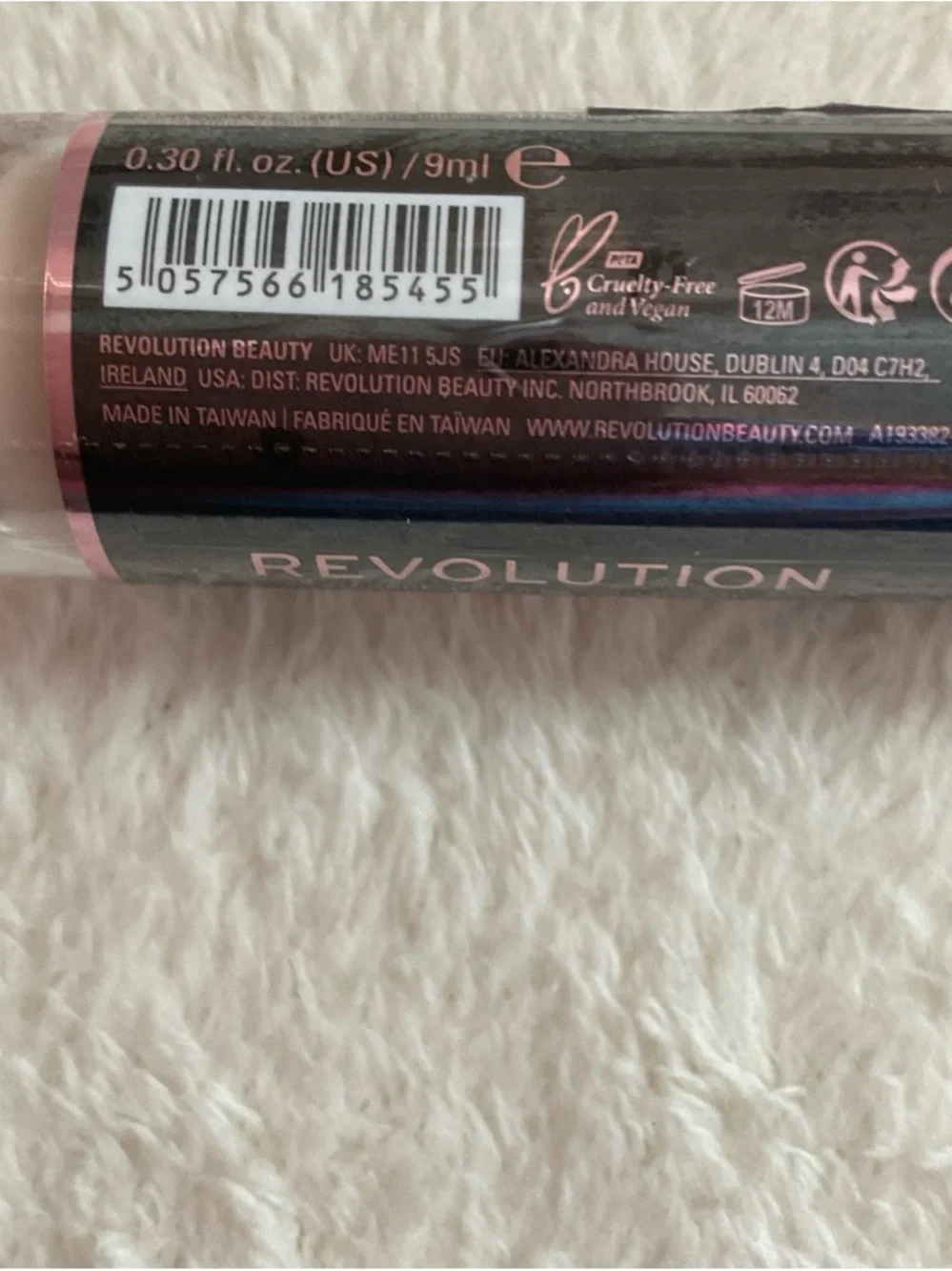 Makeup Revolution Infinite Longwear Concealer - Pink & Black Tube
